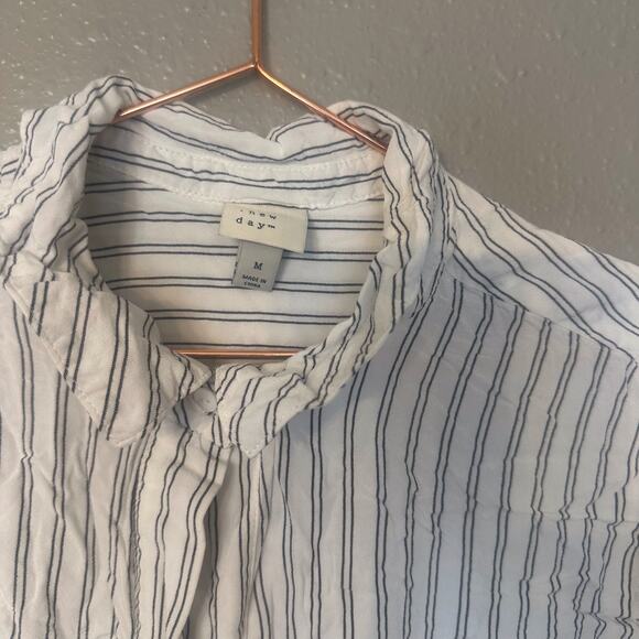 A new day blue and white button down shirt size medium - Picture 3 of 7